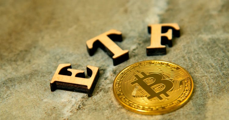 比特币ETF vs 直接持有BTC:一张图看懂机构资金为何青睐ETF?